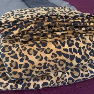 Cheetah print sheet set